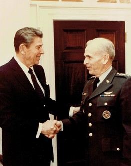 Gen. John W. Vessey, Jr. with President Reagan